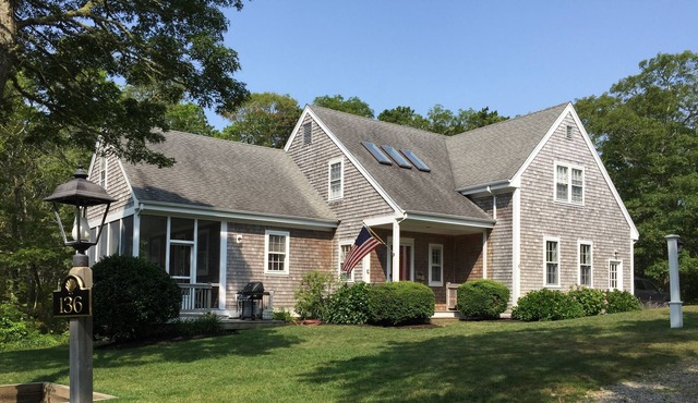 Classic Cape House/Deck/Screened Porch/Outdoor Shower