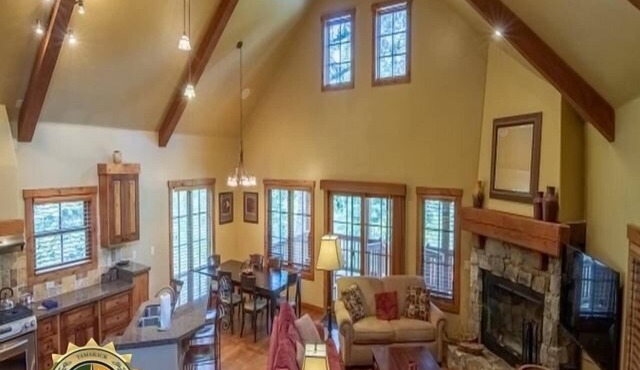 Classic Chalet|Private Hot Tub, Wood Fireplace