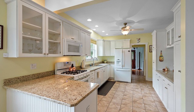 Classic Charm on Ashland – Gorgeous Grandview Home for 8! Walk to Dining & More