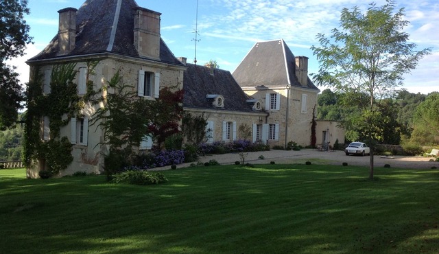Classic Chateau close to Sarlat and Monpazier/Sleeps 8