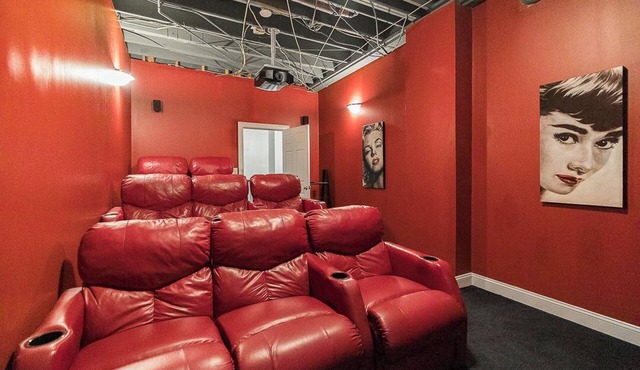 Classic City Retreat in Five Points, Athens GA Theater- Hot Tub- World Cup 2026