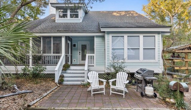 Classic Coastal Carolina Beach House 4 BR 3 Baths Walk to Beach Pet Friendly