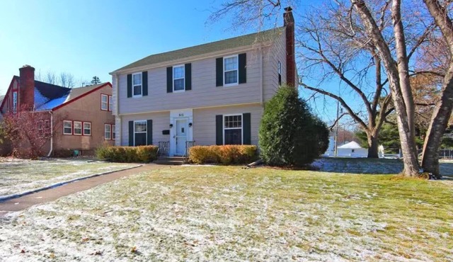 Classic Colonial Home near downtown
