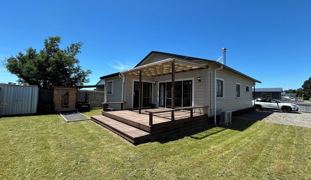 Classic, Comfy and Cosy 1922 Bungalow, with modern comforts, in Featherston.