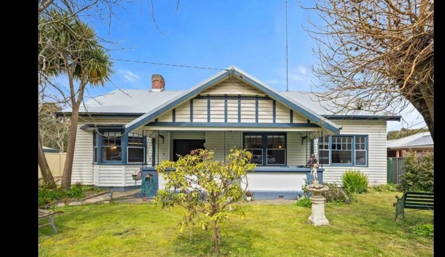 Classic, cosy & close