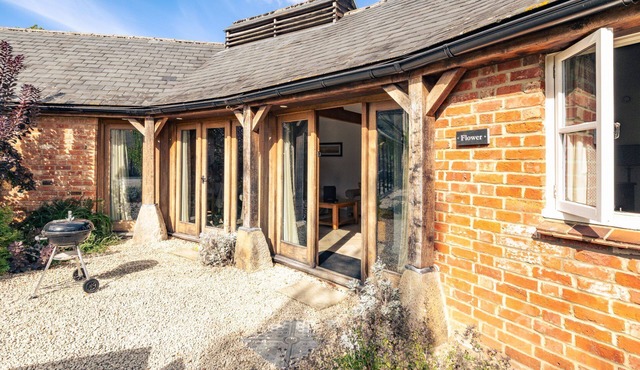 Classic Cotswold Home Near Littleworth - Flower Barn