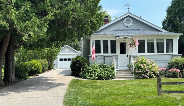 Classic Cottage in the Heart of Leland