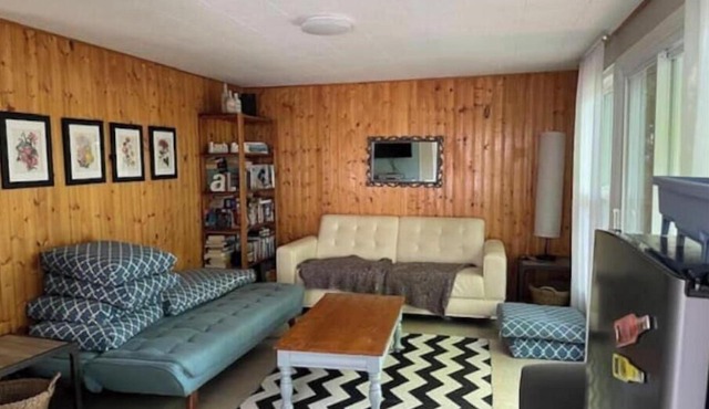 Classic Cottage Vibe : Old Roots Cottage#2, private, peaceful & within nature