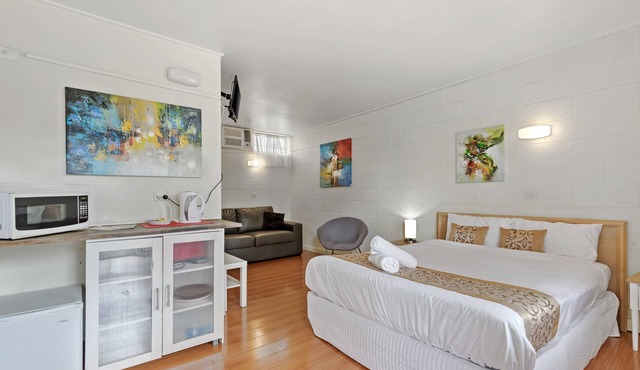 Classic Country Motel Room near Murray