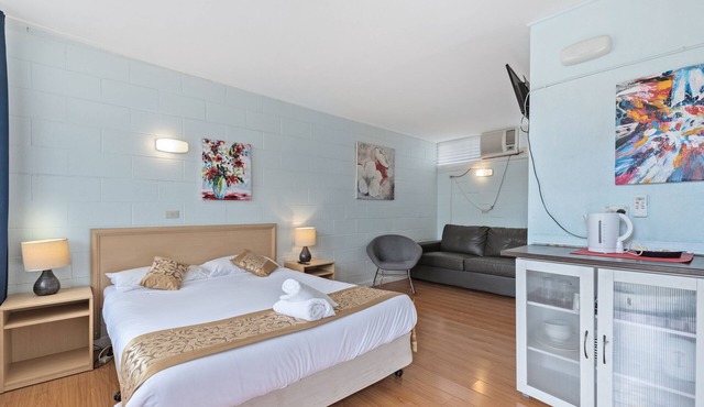 Classic Country Motel Room near Murray, Pet Friendly