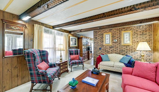 Classic Country Retreat in Ronda on 5 Acres!