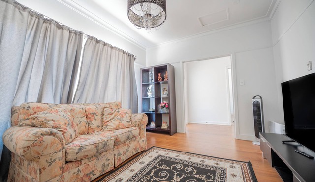 Classic decor, freshly painted 3 bedroom and two bathroom quiet home