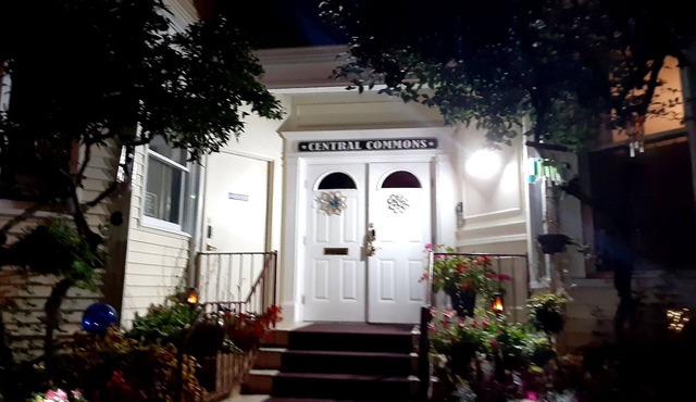 ☆Classic Downtown Mansion☆ Shared Space with Private Suite
