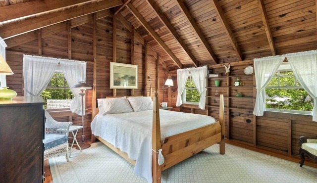 Classic East Chop Summer Cottage in Oak Bluffs on Martha's Vineyard with A/C