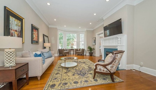 Classic Elegant 2 Bedroom 2 Bath near Eden Park