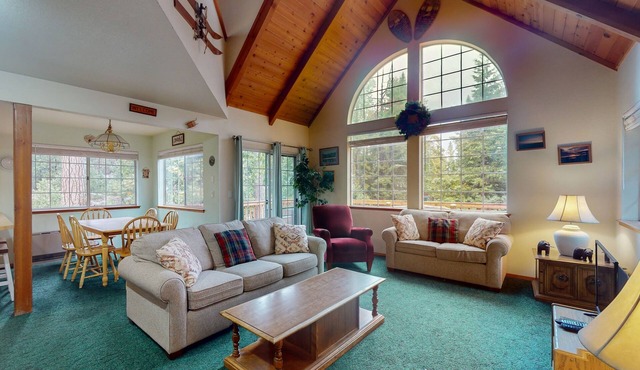 Classic Family-Friendly Home - Prime Location & Expansive Deck with Grill