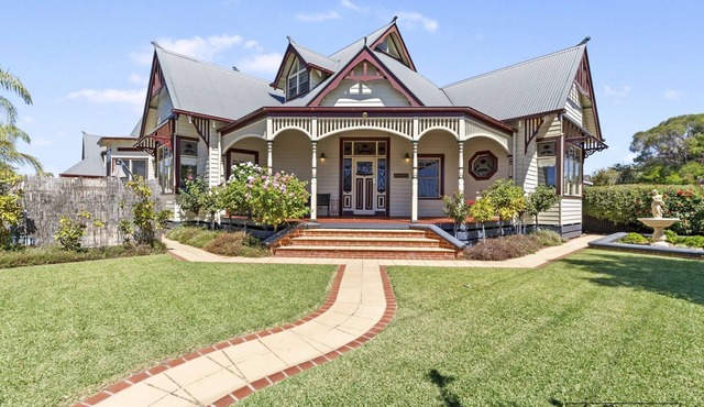 Classic Federation House close to Town & Lake