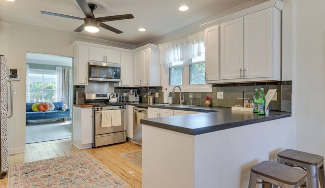 Classic Forest Park Foursquare < 1 Mi to Blue Line