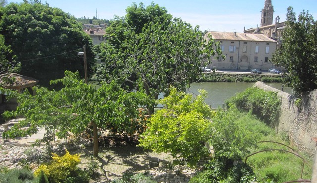 Classic France: AC bedrooms, central, garden, BBQ.