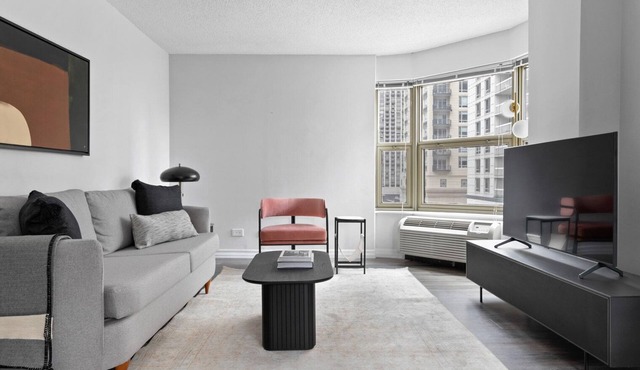 Classic Gold Coast 1BR w/Deck, Gym & Lounge, 1 block to L, by Blueground