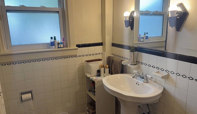 Classic Grand Ground Level 1 bed Apartment in Downtown Chatham