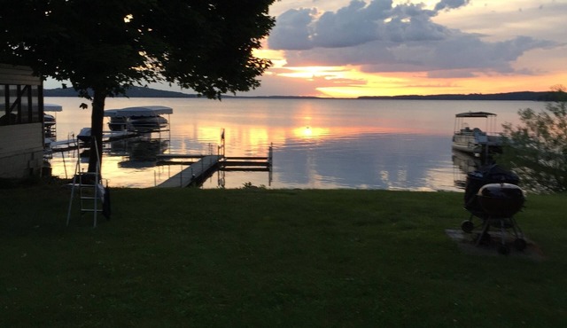 Classic Green Lake cottage, lakefront, screened boathouse deck, dock, swimming