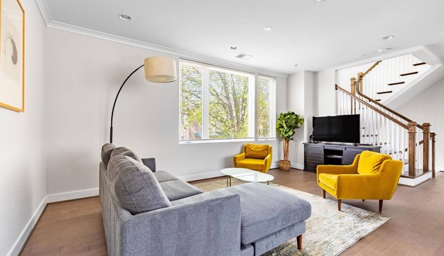 Classic Green Valley 3BR w/W/D, nr Restaurants & Bars, by Blueground