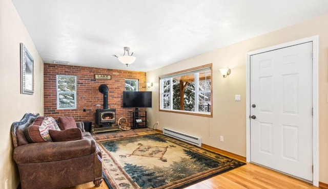 Classic Hayden Lake Retreat