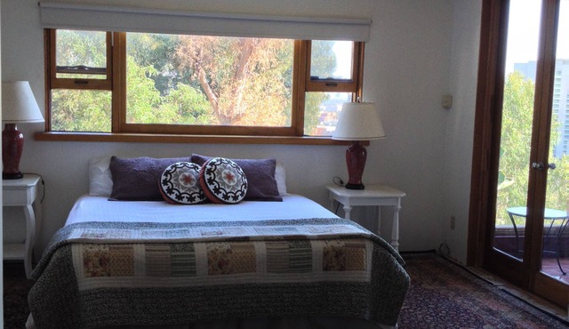 Classic Hollywood Hills Living with Amazing Views ~1200sf