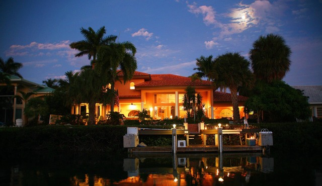 Classic house in the BEST KCB location - Immediate access to open ocean and bay