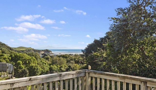 Classic Kiwi Bach Mokau with Seaviews