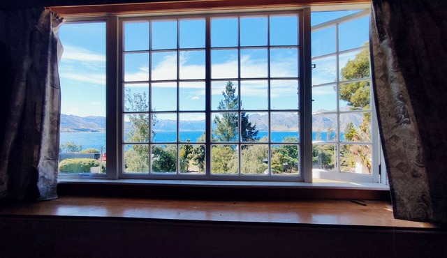 Classic Kiwi Crib, 100m walk to the lake with room for the whole family.