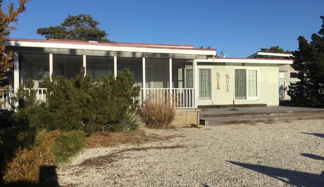 CLASSIC LAGOON FRONT HOME
