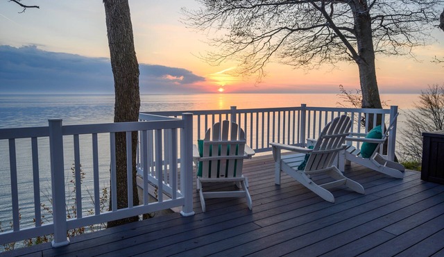 Classic Lake MI Cottage w/Beach and Incredible Views