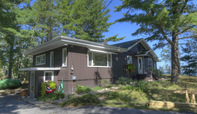 Classic Lake Michigan Cottage In Glen Arbor