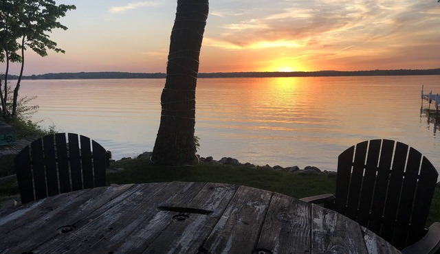 Classic Lake Sallie Home - Fish, Golf, Bike, Kayak, Pickleball, Bball, Peloton