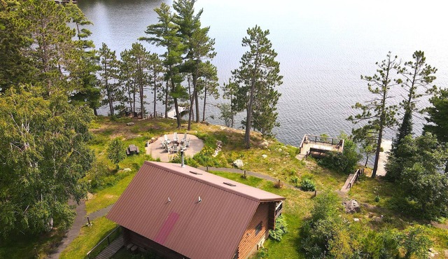 Classic Lake Vermilion Log Cabin