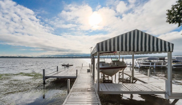 Classic Lakeside Estate Spectacular Views - 4 Weeks Left Summer 2024!
