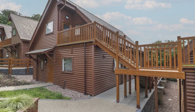 CLASSIC LODGE 15, pet friendly, with pool in Dyserth