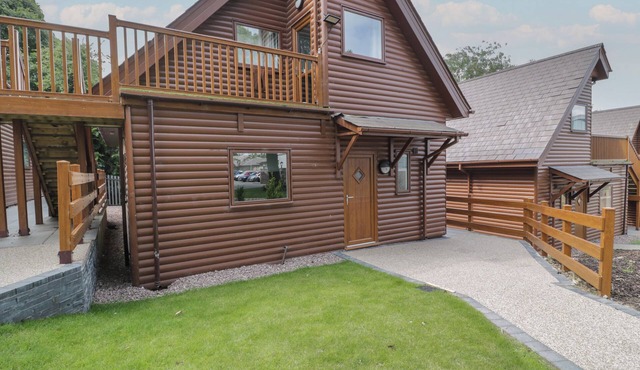 CLASSIC LODGE 16, family friendly, with pool in Dyserth
