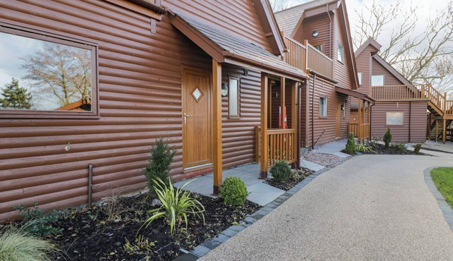 CLASSIC LODGE 31, family friendly, with pool in Dyserth