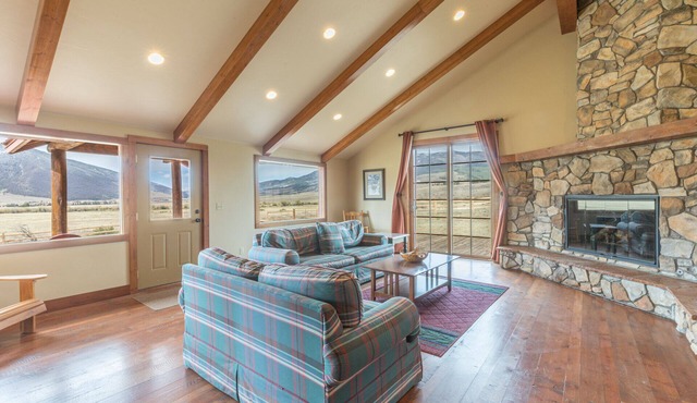 Classic Log Cabin - Amazing Views - ATV Parking - Close to Town