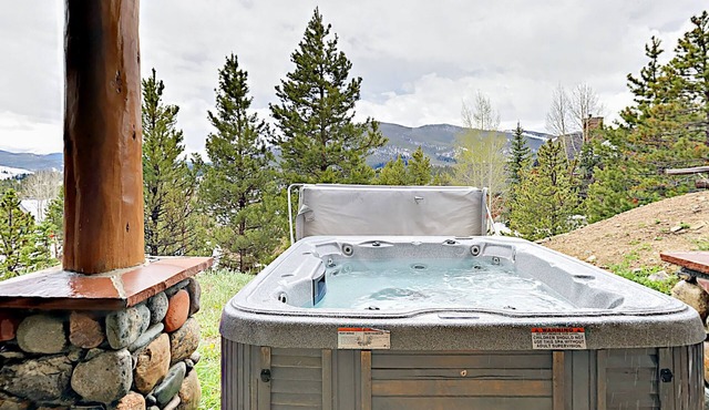 Classic Log Cabin w/Private Hot Tub, Sauna, & Billiards Room - Skiing Nearby