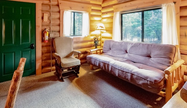 Classic log cabin with firepit - near Bigfork, Flathead Lake & Glacier