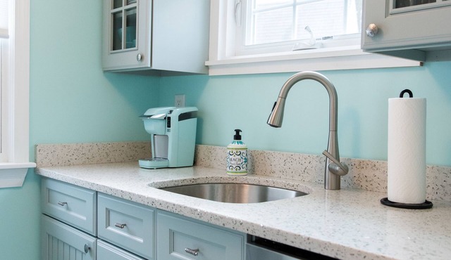 Classic Maine Beach Cottage! Steps to Pine Point Beach!