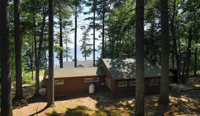 Classic Maine Lake Cottage on Sebago – Pet-Friendly & Beach Access