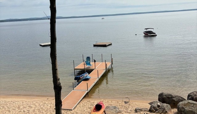 Classic Maine Lake Cottage with Sandy Beach on Sebago Lake