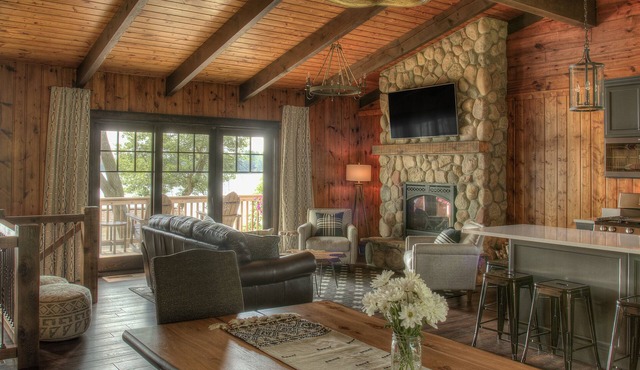 Classic Minnesota Cabin Retreat on Scenic Lake Sylvan! Pontoon Available!