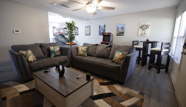 Classic Movie Home on Gum - Walking Distance to GSU