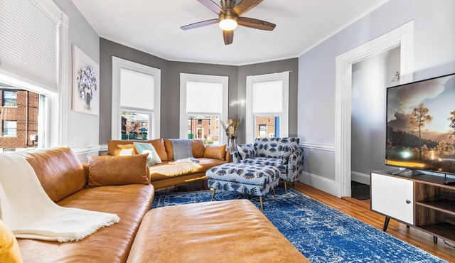 Classic NewEngland Large House 4Bed 2 Bath Near Moody st Amazing Restaurants
